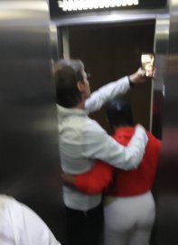 920720987 Casal realiza voyeurismo