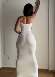 Jovem acompanhante feminina 