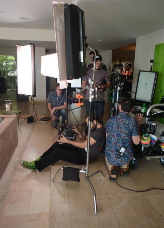 Anúncio de recrutamento profissional - actores x. Anúncio de recrutamento profissional - actores x.