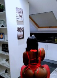 935 940 740 AFRICANA RECÉM CHEGADA LINDA