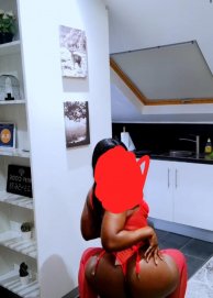 935 940 740 AFRICANA RECÉM CHEGADA LINDA