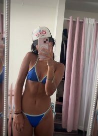 Com um corpo luxuoso, erótico e sensual,