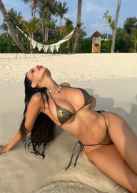 Disponível para encontros sexuais privados pagos. 