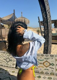 Bonequinha Brasileira de 20 Anos: Charme envolvent