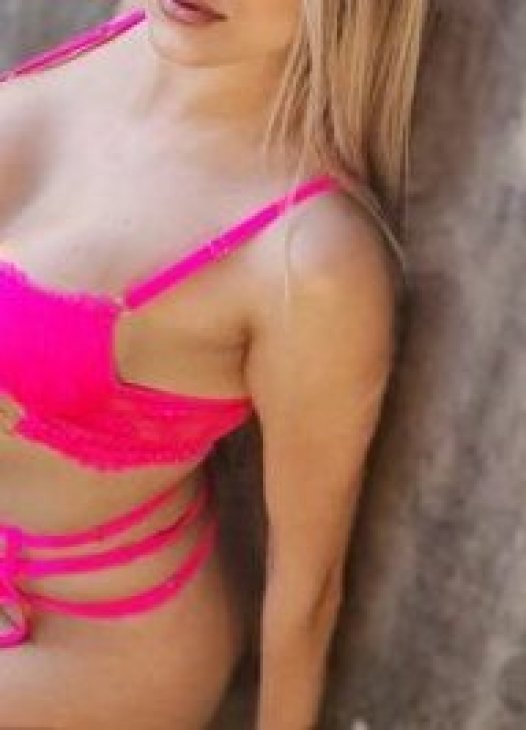 Duas amigas loira e morena  Duas amigas loira e morena