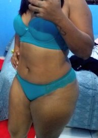 Laura morena sedutora envolvente . Entroncamento